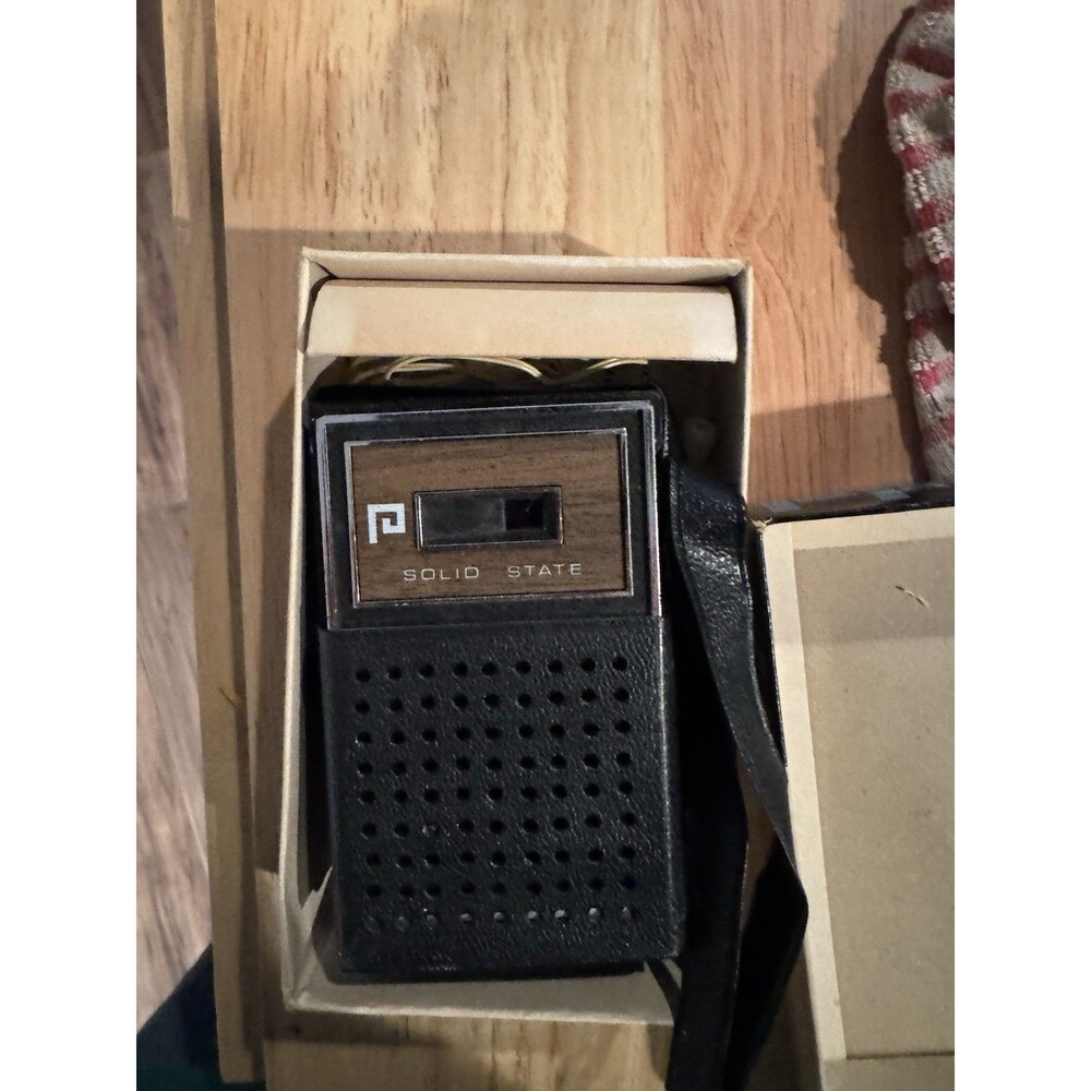 Vintage 855-2 Peerless Solid State AM Transistor Radio with box and instructions